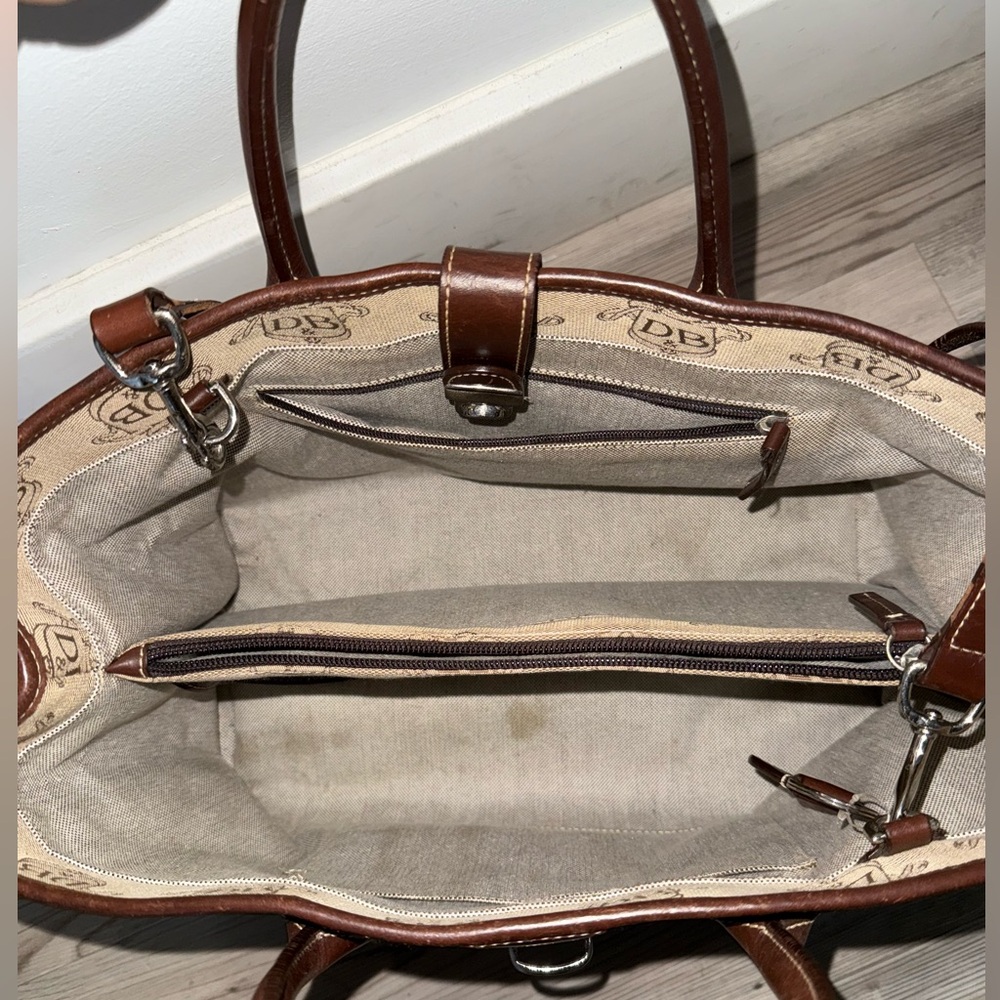 Dooney and Bourke Large Purse Logo Shoulder Bag - Picture 6 of 7